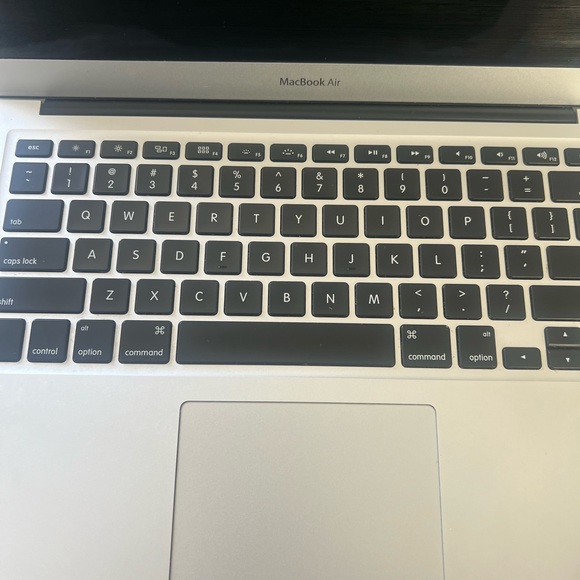 MACBOOK AIR - Picture 3 of 7